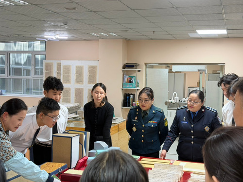 STUDENTS VISIT THE GENERAL ARCHIVES AUTHORITY